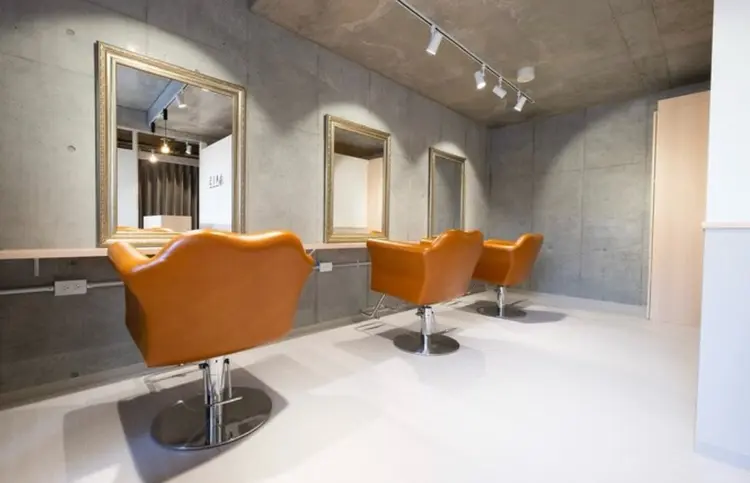 AISの内観・外観1