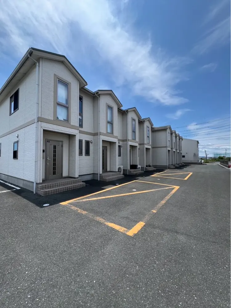 Re Tryの内観・外観1