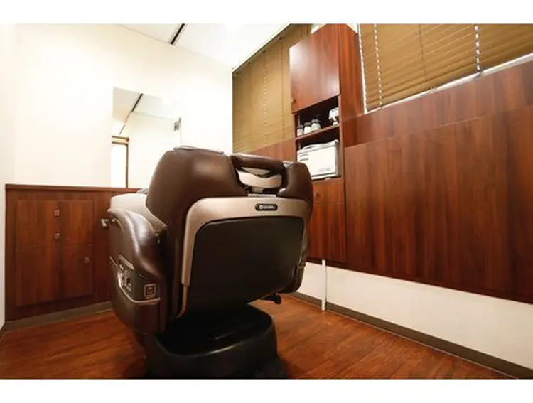 グレイスフルバーバー新宿野村ビル店の内観・外観2