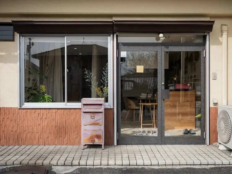 em nailsの内観・外観1