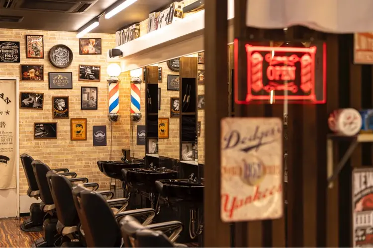 BARNEYS  BARBER CLUBの内観・外観2