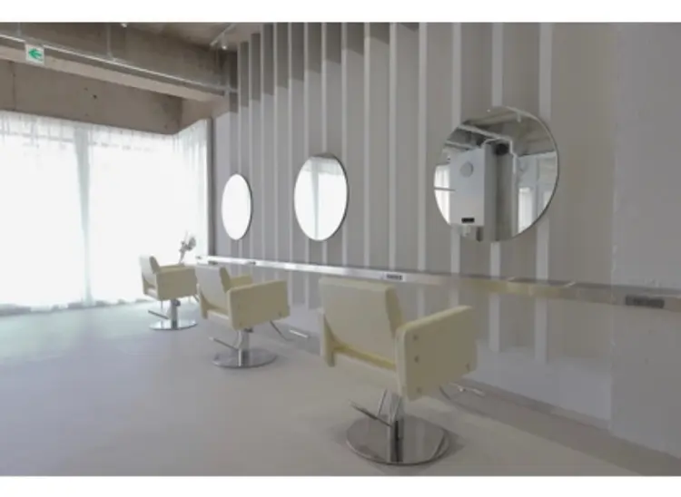 Agu hair honeyの内観・外観2