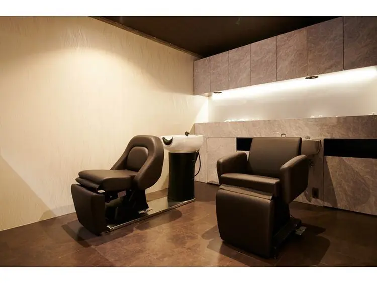 Agu hair ferdi 千歳烏山店の内観・外観2