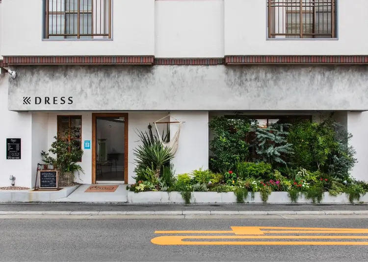 DRESSの内観・外観3