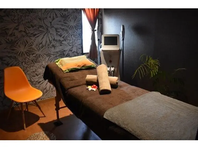 屋根裏サロン　キレイニナルの内観・外観2