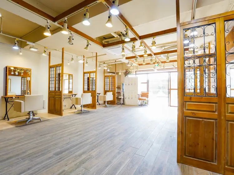 Brote hair &makeの内観・外観1