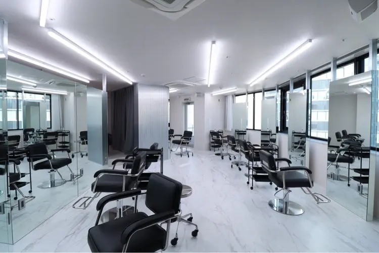 MEN'S salon HYPE 三宮メンズカット/眉毛ワックス/【メンズサロン　ハイプサンノミヤ】の内観・外観1