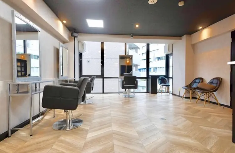 est hair 池袋西口の内観・外観1