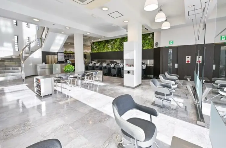 イメージア鷺沼店の内観・外観1