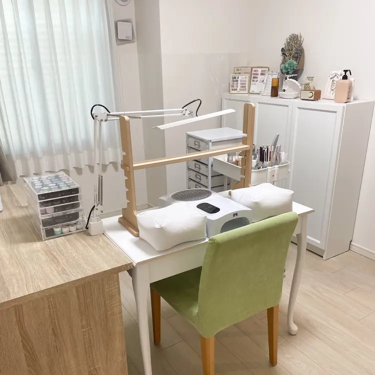 nail salon Flowersの内観・外観1