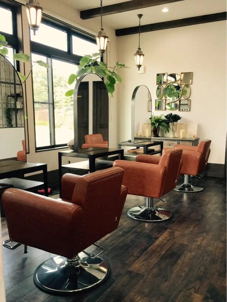 ヘアデザイン　アールの内観・外観2