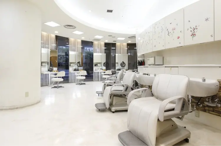 アイヴァンキャトル山野愛子美容室の内観・外観2