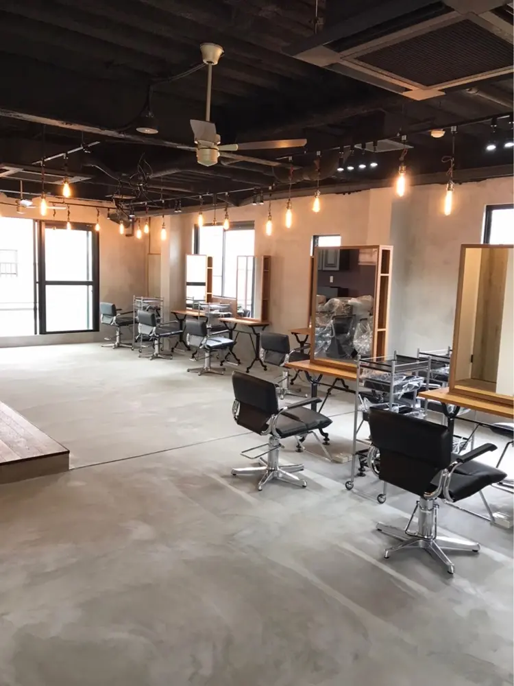 メンズサロンカット&パーマOVER町田店の内観・外観2