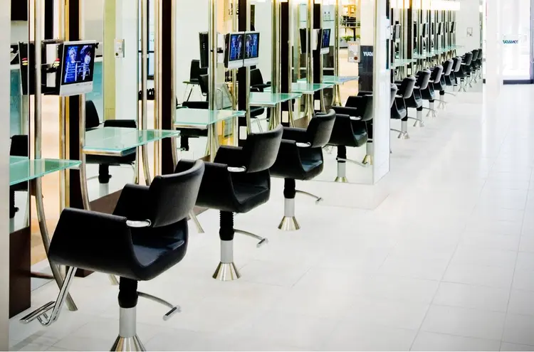 TONI&GUYららぽーと横浜の内観・外観1