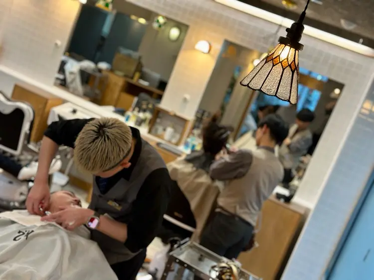 ゼロスバーバーショップの内観・外観2