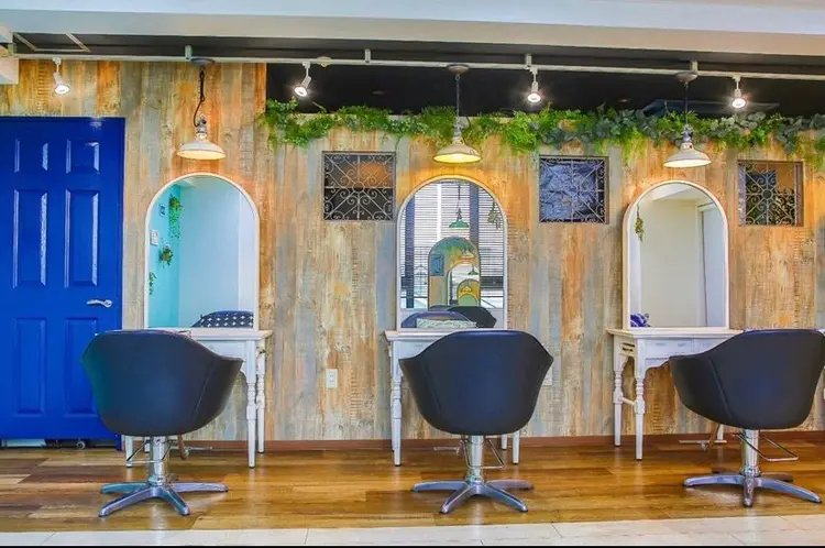 bless hair&spaの内観・外観1