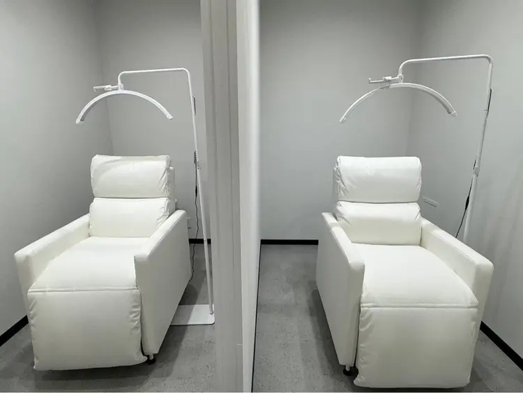 韓国式まつ毛×眉毛専門店 WHITE LASHの内観・外観2