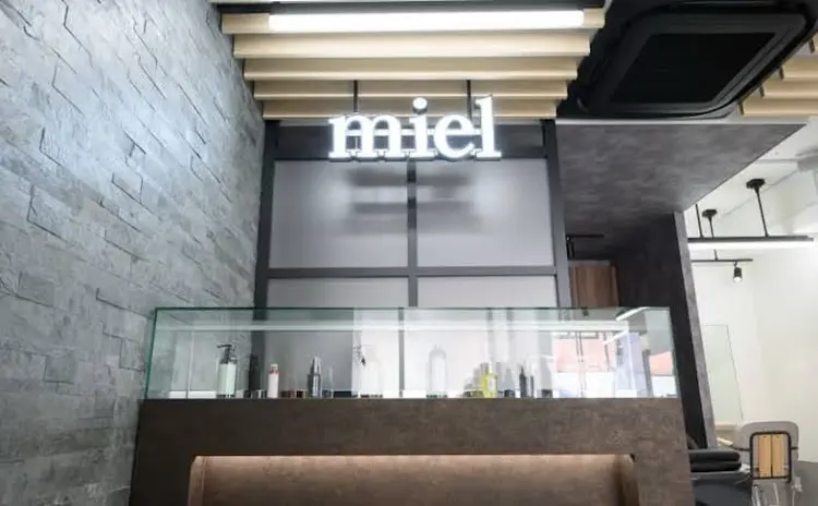 miel hair 新宿店 【ミエル ヘアー】の内観・外観1