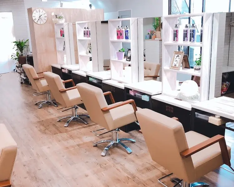hair salon Lapis新宿の内観・外観1