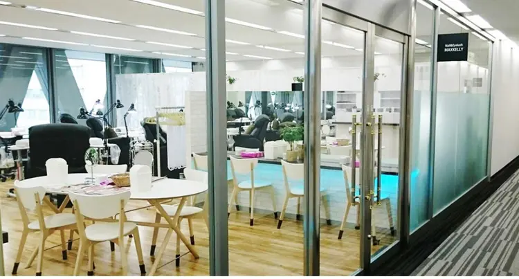 Nail＆Eyelash大阪梅田 MAXKELLYの内観・外観1