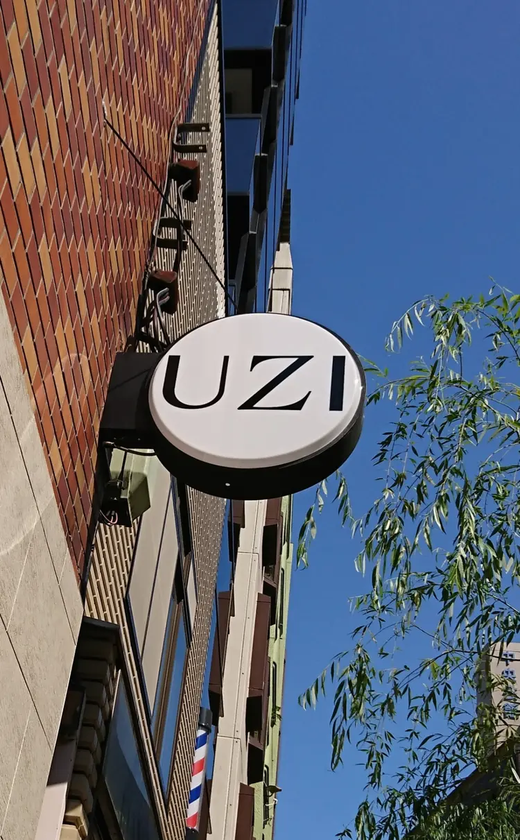 UZIの内観・外観1