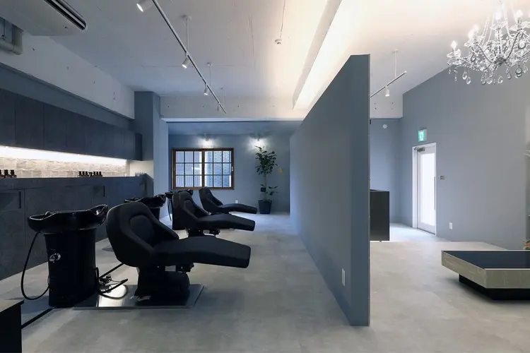 ヘアアトリエOZ 桑野店の内観・外観3