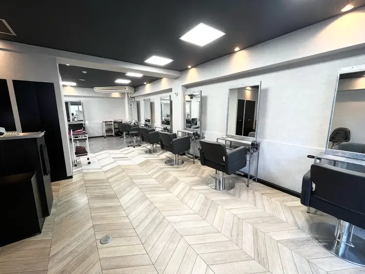 est hair 池袋西口店の内観・外観1