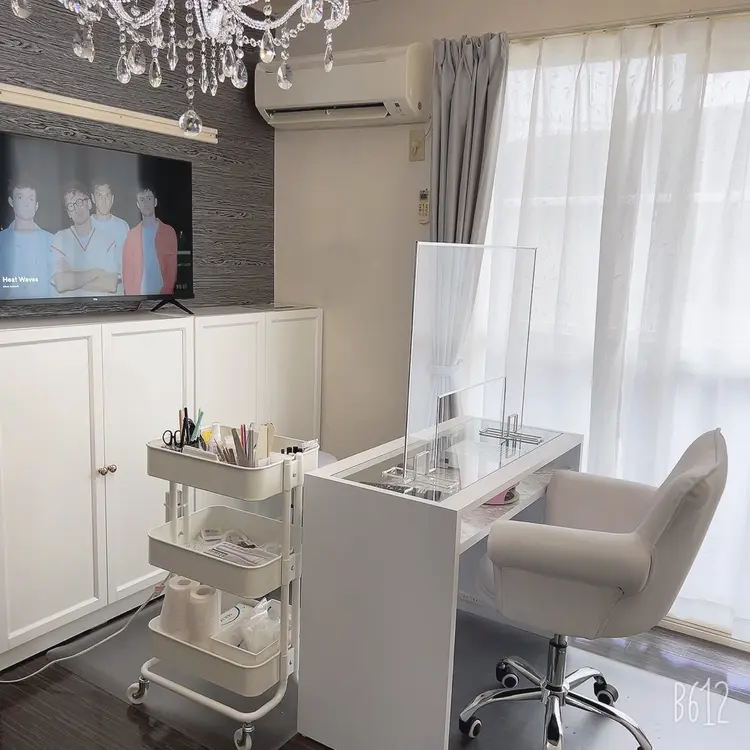 nail salon  émuの内観・外観1