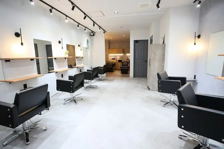 Agu hair beqq 別府の内観・外観1