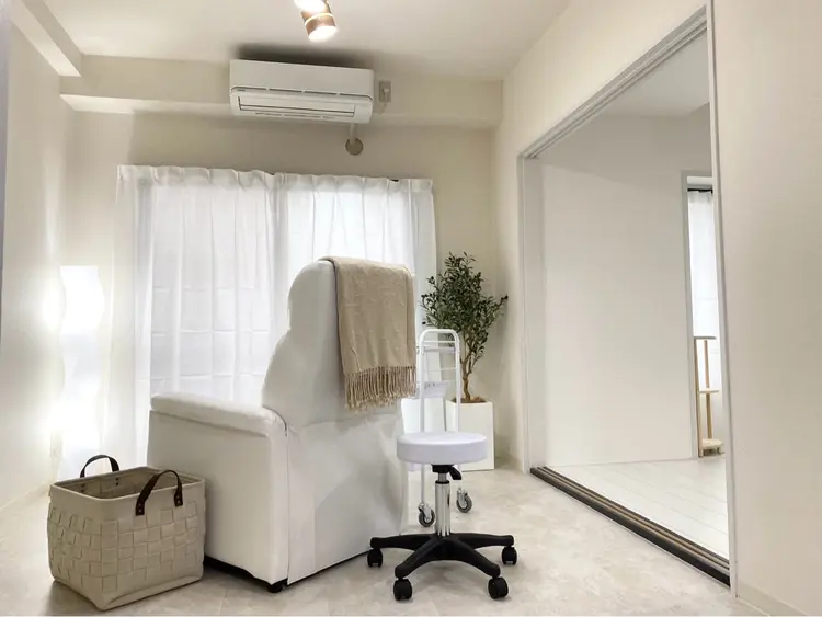 WHITE EYEの内観・外観1