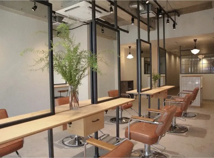 sion HAIR DESIGNの内観・外観1