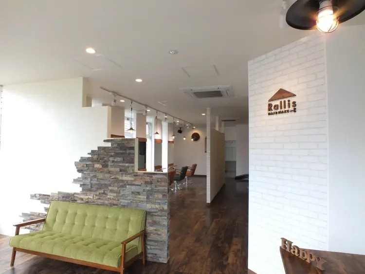 hair make Rallis(ヘアメイクラリス)の内観・外観2