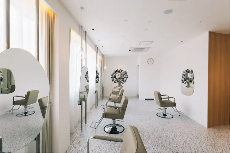 on HAIR SALONの内観・外観1