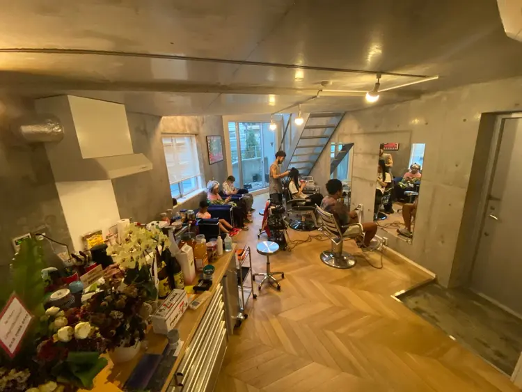 NO FUTUREの内観・外観2