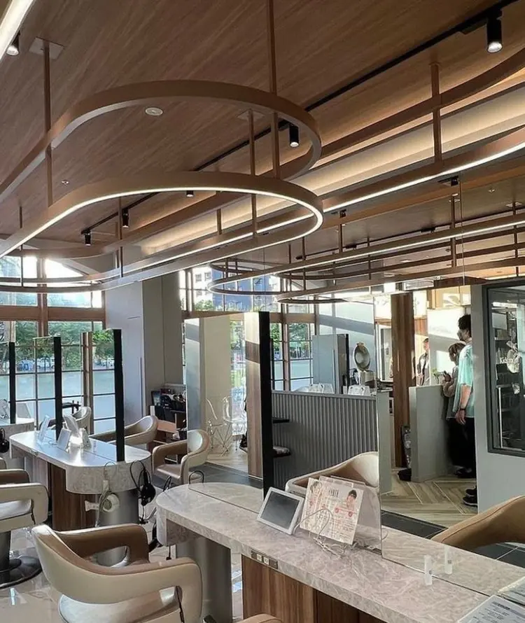 hair&make EARTH新都心店の内観・外観3