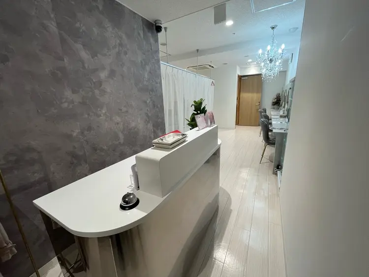 ArisLy三鷹駅前店の内観・外観1