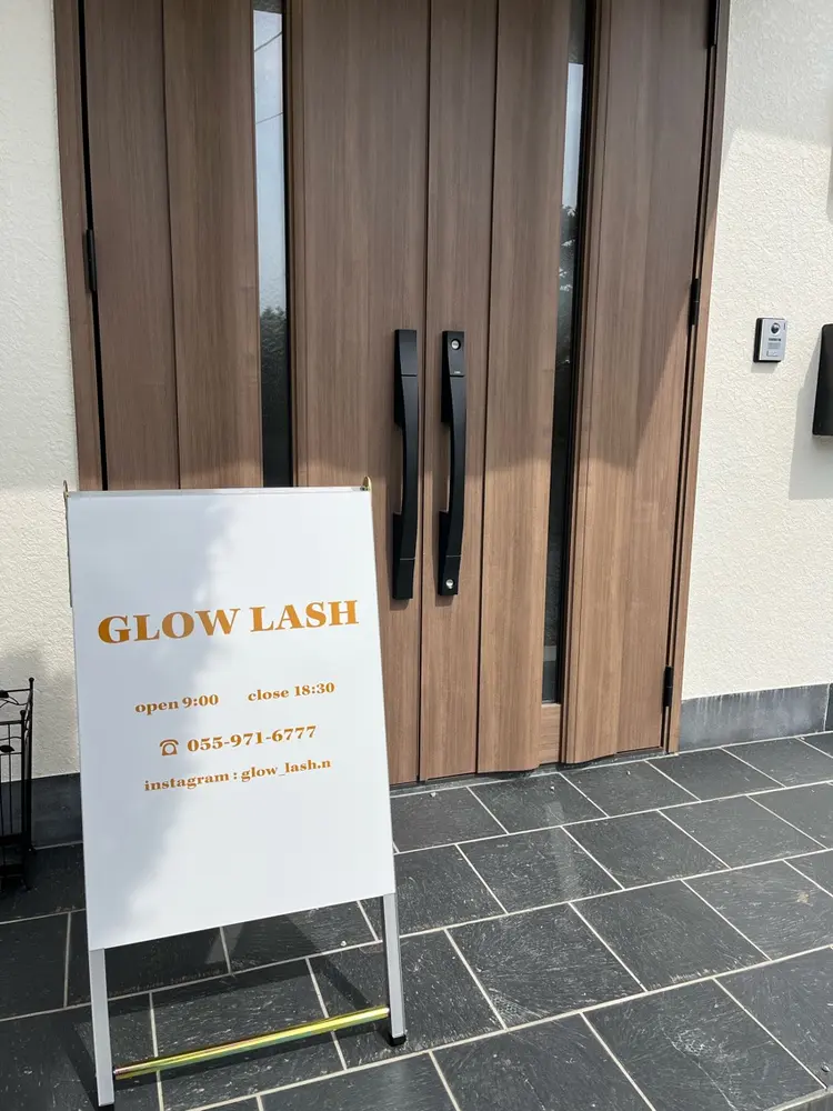 GLOW LASHの内観・外観1