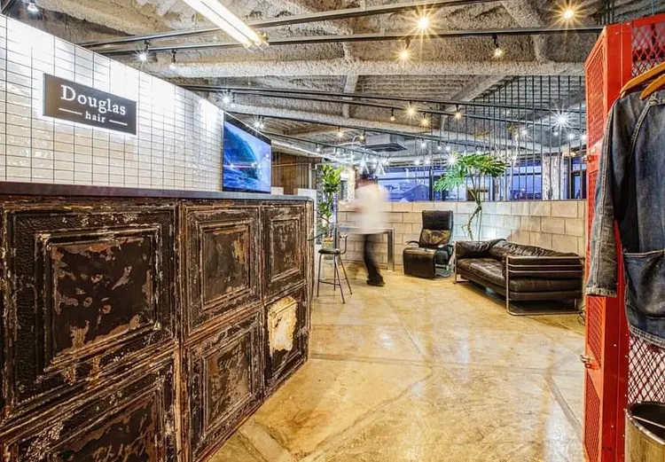 Douglas hairの内観・外観1