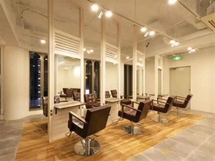 cecil hair 難波店の内観・外観2