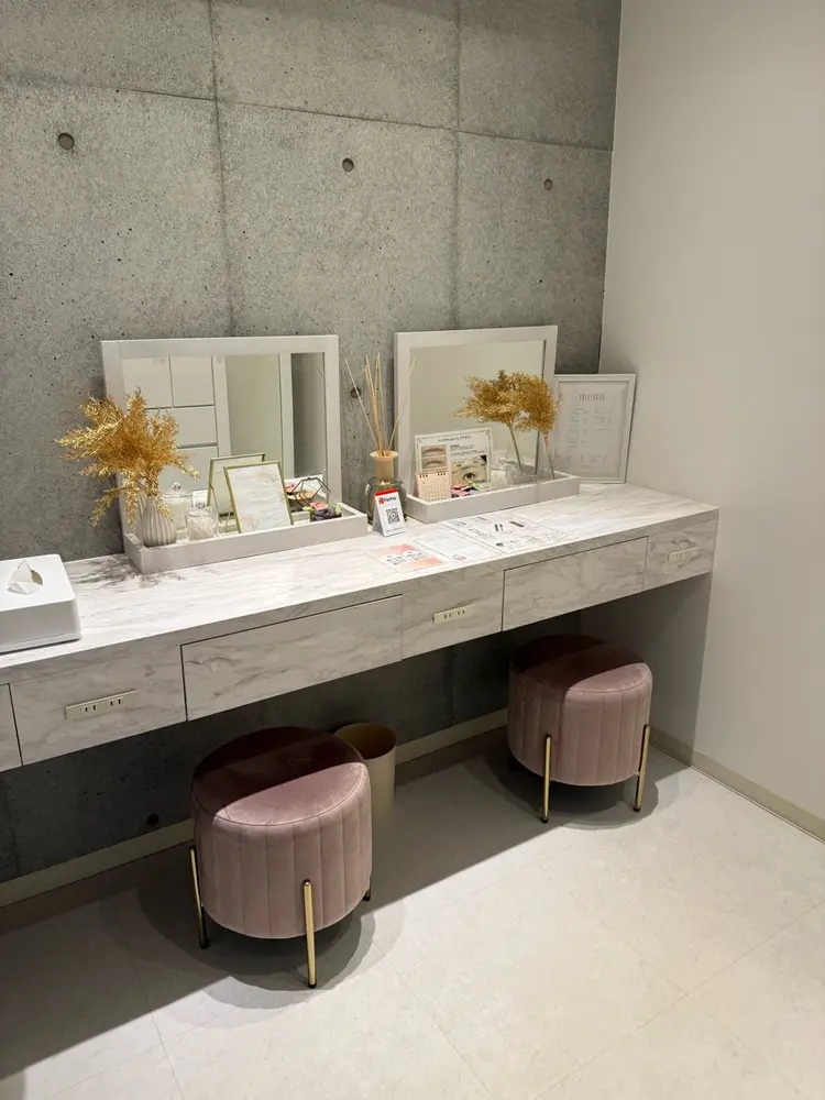 eyelash aimyまつげパーマ・パリジェンヌ・マツエク・眉毛・バインドロック 伏見店の内観・外観2