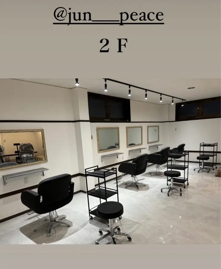 hair studio PEACEの内観・外観1