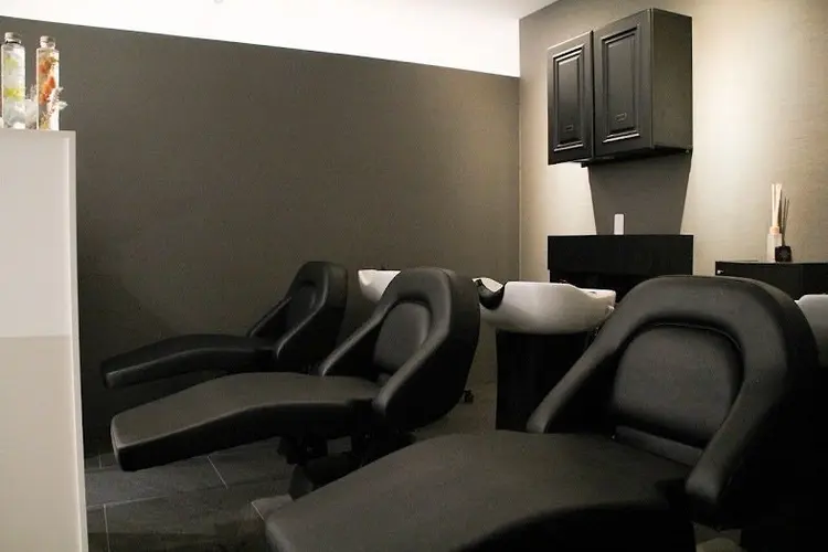 TLUUS本店の内観・外観2