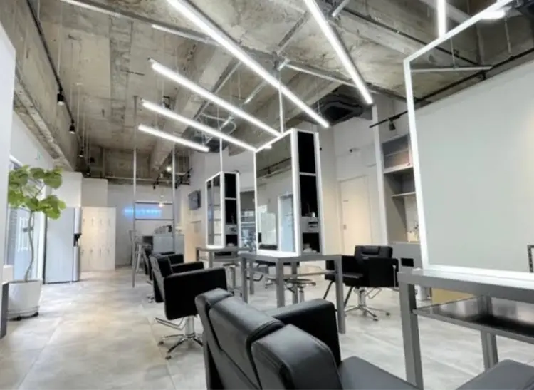 メンズフィール東梅田店の内観・外観2