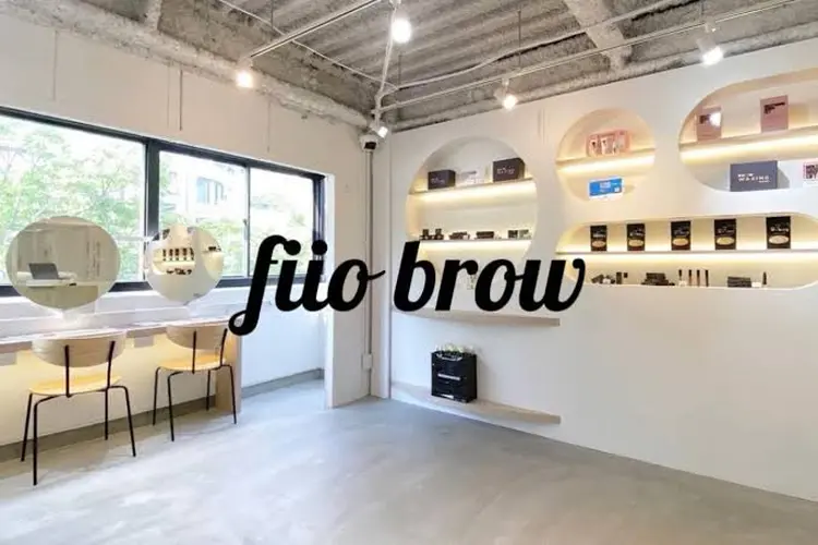 fiio brow 大阪梅田(美眉アイブロウラミネーション眉毛専門店)の内観・外観1