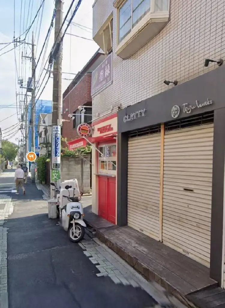 Hello Pretty Nail Salon 305の内観・外観1