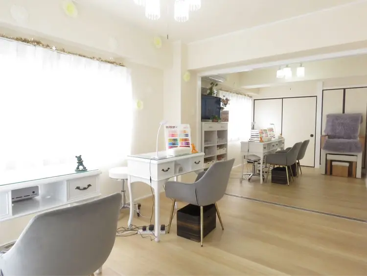 リリ ネイルの内観・外観2