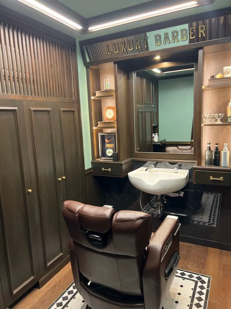 HIRO銀座ヘアサロン仙台西口店の内観・外観2