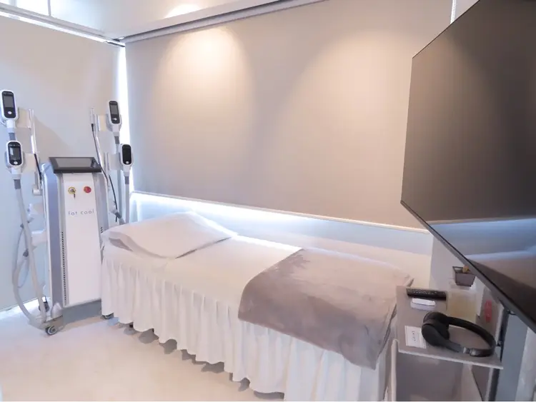 SHIFTの内観・外観1