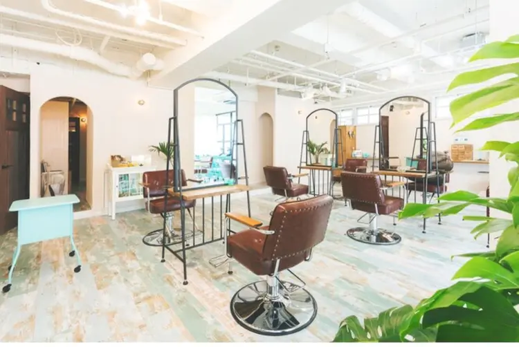 RUMI CLAIR(リノカヒリ美容室内)の内観・外観1