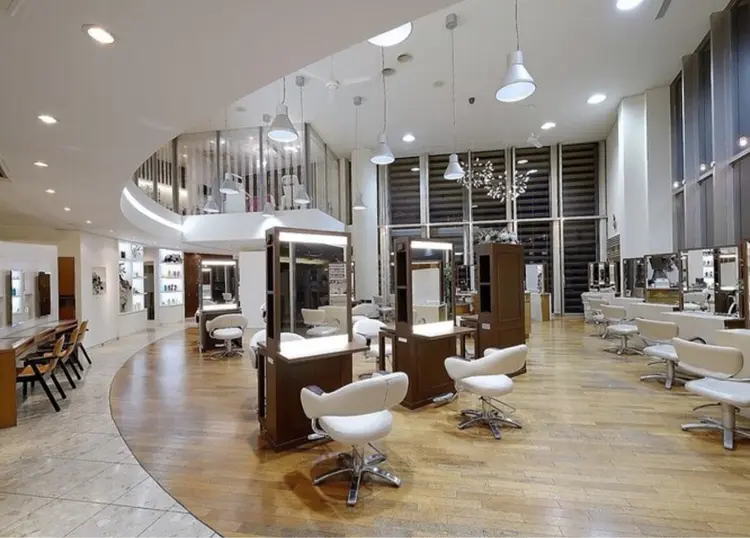 イーストハムヘッドショップの内観・外観1